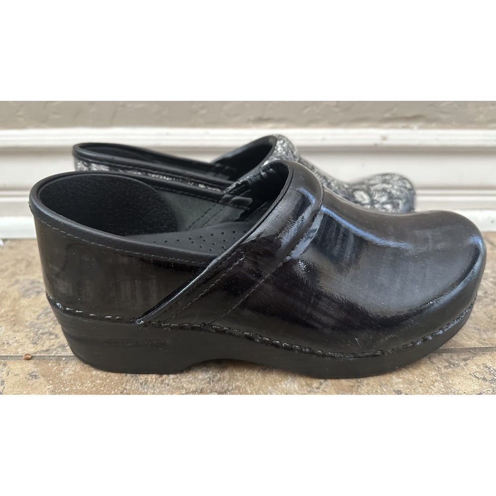 Dansko Mismatch Multicolors Women's Clog Shoes Size 38 Blemish On Shoes